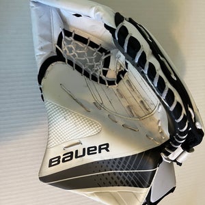 BAUER Vapor X900 S17 goalie regular glove (intermediate)