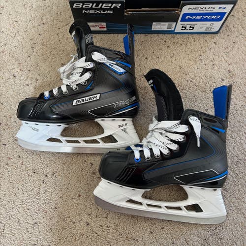 Lightly Used Bauer Nexus N2700 Hockey Skates Regular Width Size 5.5