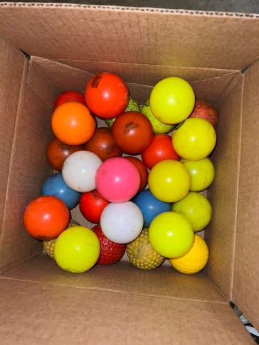 29 Field hockey balls (4 are training talls)