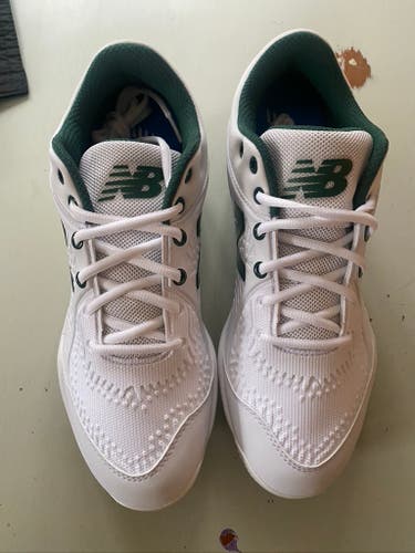 New White New Balance Low Top Baseball Cleats Size 10.5  Metal