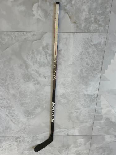 Senior Right Handed P28  Vapor Hyperlite Hockey Stick