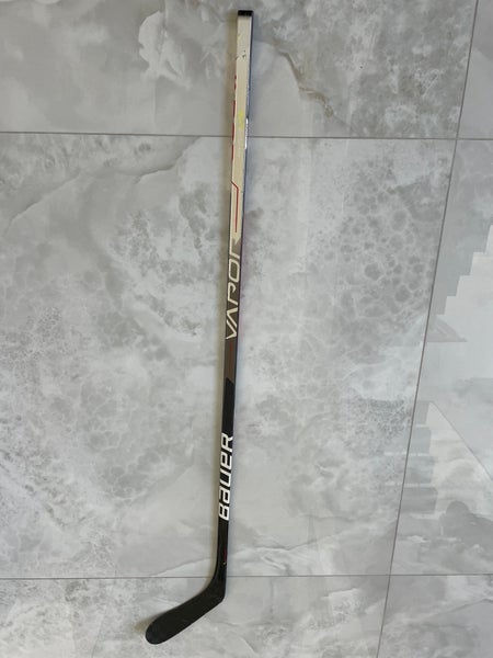 Senior Right Handed P28 Vapor Hyperlite Hockey Stick