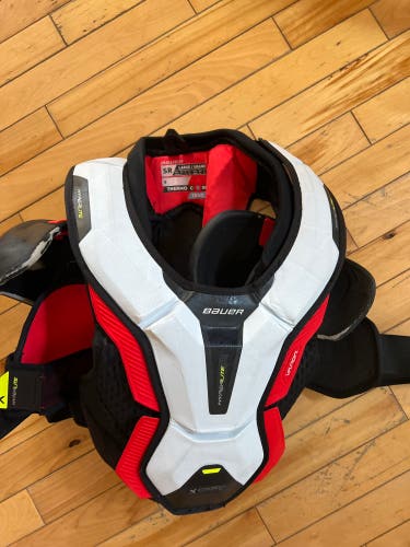 New Large Bauer  Vapor Hyperlite Shoulder Pads