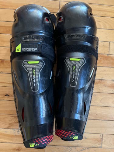 Used Bauer  Vapor Hyperlite Shin Pads
