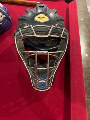 Used Adult Mizuno Catcher's Mask