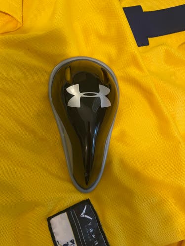 Under Armour Adult Size Cup