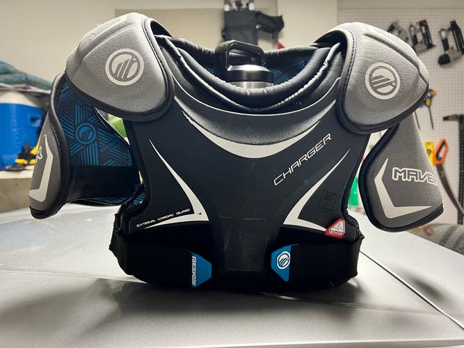 Youth Youth Medium Maverik Charger Shoulder Pads
