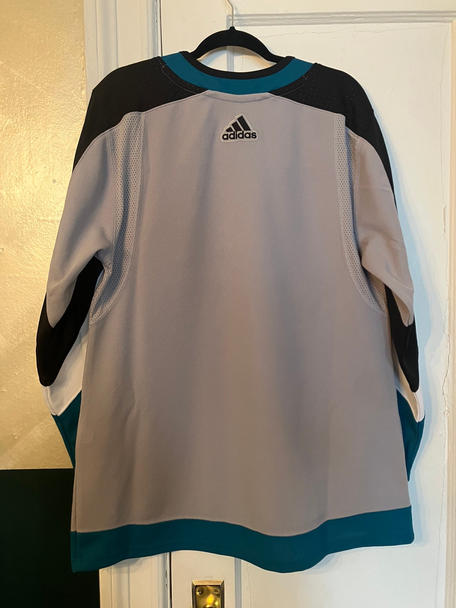 Men's Adidas White San Jose Sharks Reverse Retro 2.0 Flex Fitted Hat Size: Medium/Large