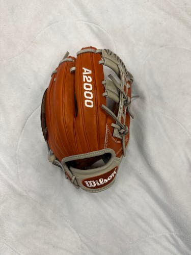 New Right Hand Throw 11.5" A2000 Baseball Glove 1716 may Gotm (slight Palm Stain)