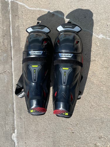 Used Bauer Vapor Hyperlite Shin Pads
