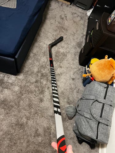 Senior Right Handed P28M Pro Stock Alpha LX Pro Hockey Stick