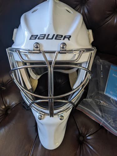 Senior New Bauer 960 Goalie Mask Large