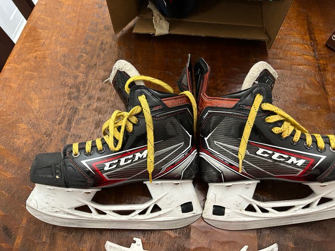 Used CCM JetSpeed FT490 Hockey Skates with Step Steel and Original Blades Regular Width Size 4