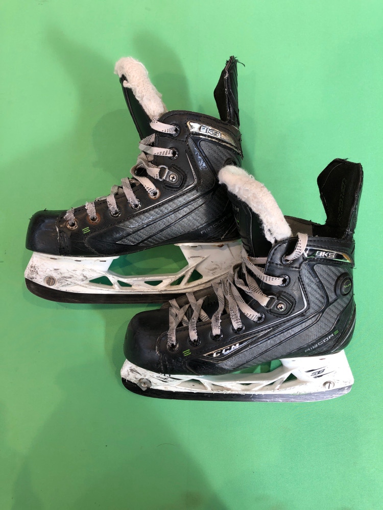 Used Junior CCM RibCor 8K5 Hockey Skates (Regular) - Size: 2.5