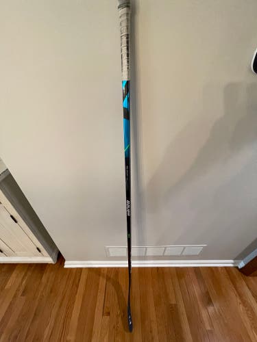 Senior Right Handed P92 Nexus Geo Hockey Stick