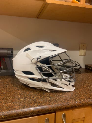 Player's Cascade R Helmet