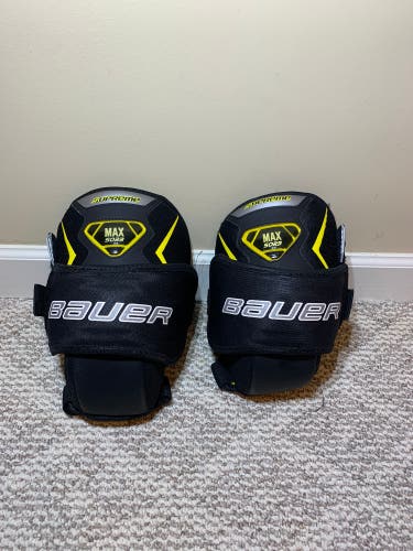 Bauer Goalie Supreme Knee Guard Junior