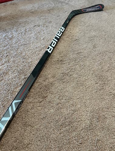Senior Right Handed P92 Vapor Hyperlite Hockey Stick
