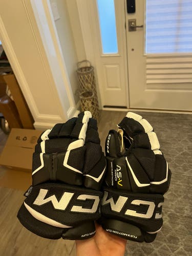 CCM TACKS AS-V PRO GLOVES *like new*
