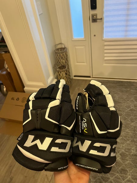 CCM TACKS AS-V PRO GLOVES *like new*
