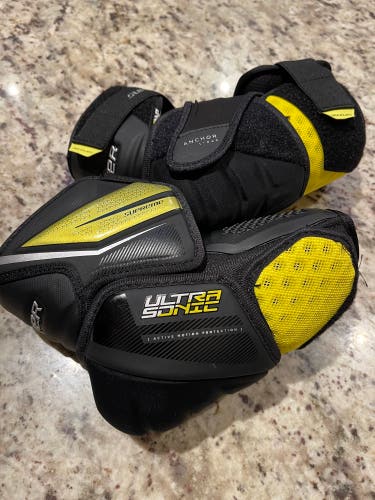 Medium Bauer Supreme Ultrasonic Elbow Pads
