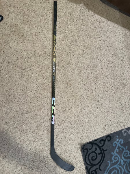 Intermediate Right Handed P29 Super Tacks AS-V PRO Hockey Stick