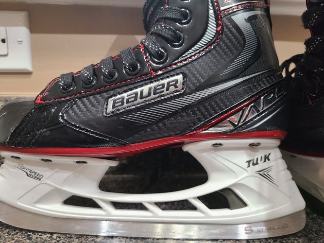 Junior Used Bauer Vapor X2.7 Hockey Skates Regular Width Size 4