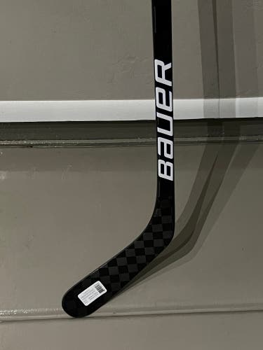 New Right Handed P92 Nexus Geo Hockey Stick