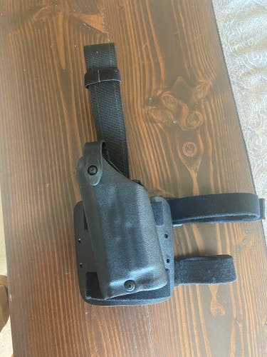 Used Safariland SLS left handed tactical thigh holster 6004-832