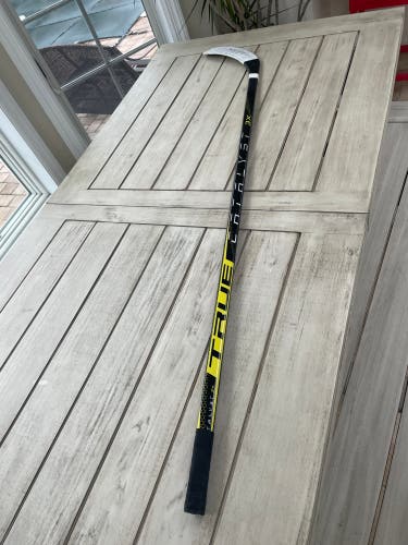 Junior Right Handed MC Catalyst 3X Hockey Stick