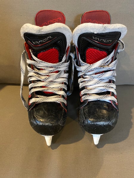 Used Bauer Regular Width 11Y Vapor Hockey Skates