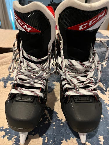 Like New Sr CCM Regular Width Size 8 JetSpeed Shock Hockey Skates