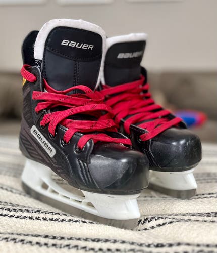 Youth Used Bauer Supreme 140 Hockey Skates Regular Width Size 11