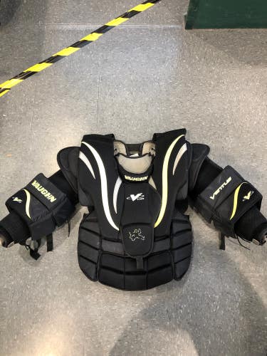 Used Senior Vaughn Ventus LT85 Goalie Chest Protector (Size: Medium)