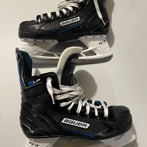 Used Bauer Regular Width  Size 8 XLP Hockey Skates