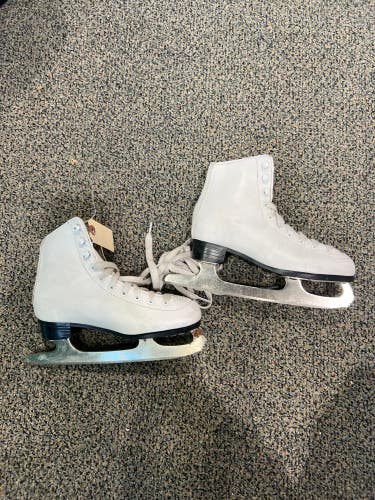 Used DBX Figure Skates 3.0