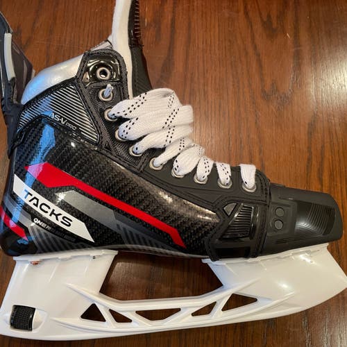 Senior New CCM Tacks ASV Pro Hockey Skates Regular Width Size 8.5