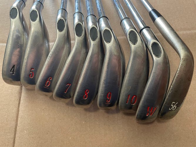 Men's Right Handed 8 Pieces 2004 Big Bertha Iron Set, With Mizuno Wedge