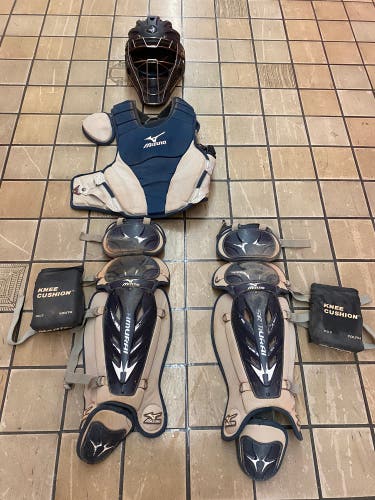 Used Mizuno Samurai Catcher's Set