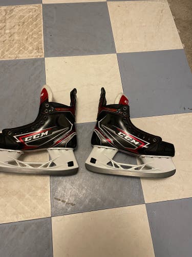 Senior New CCM JetSpeed FT2 Hockey Skates Regular Width Size 7