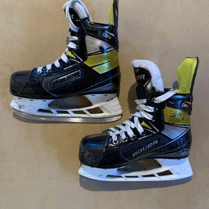 Used Bauer Regular Width Size 12 Supreme 3S Hockey Skates