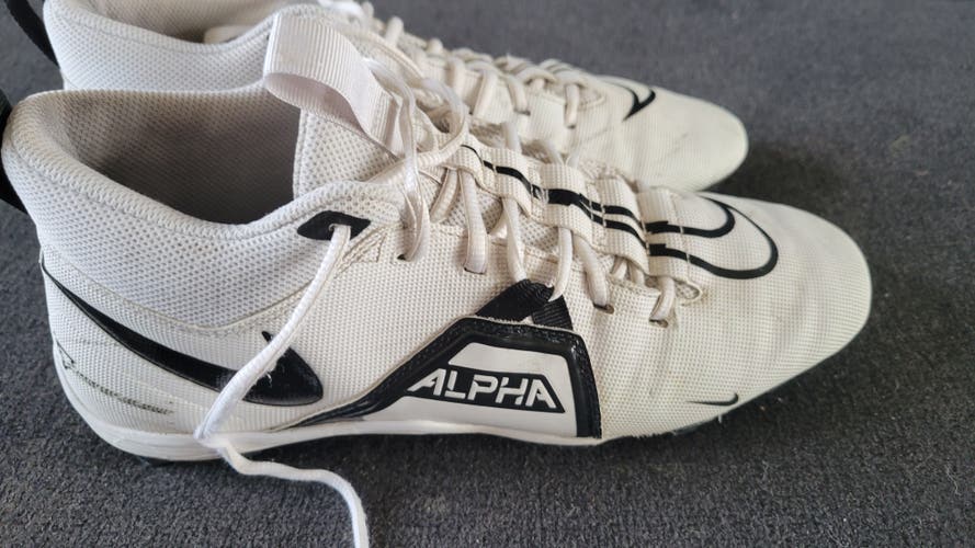 Men's Size 11.5 (Women's 12.5) Molded Cleats Nike Mid Top ALPHA Menace Varsity 3