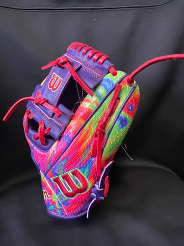 *Rare* (with Tags) “Psychedelic” Instagram Exclusive, Wilson Right A2000 1786 11.5"