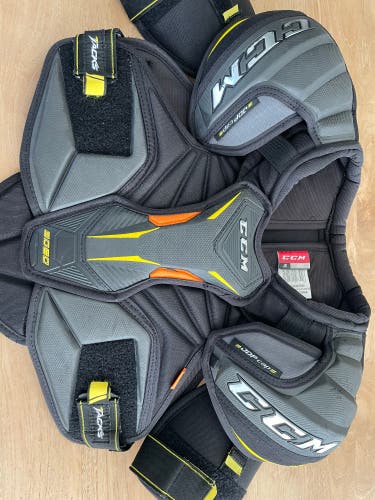 Used Large CCM Tacks 9080 Shoulder Pads