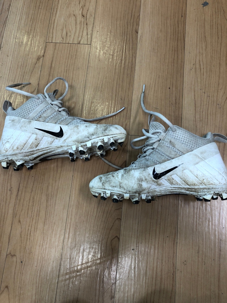 White Youth Used Men's 3.5 (W 4.5) Molded Nike Cleat Height Footwear