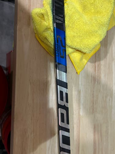 Penn State Supreme 2S Pro Hockey Stick RH 77flex P28R