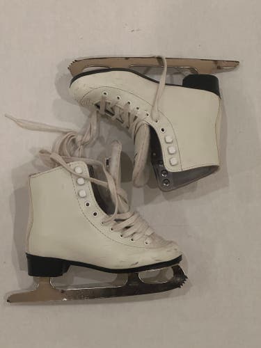 Hespeler Women’s Junior Size 2 Leather Figure Skates - White
