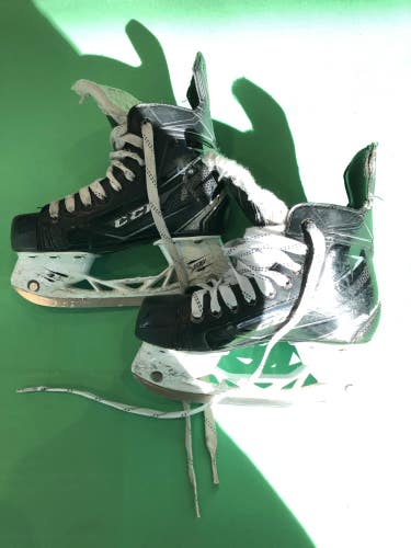 Used Junior CCM RibCor 74K Hockey Skates (Regular) - Size: 1.5