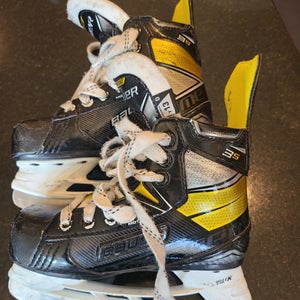 Youth Used Bauer Supreme 3S Hockey Skates Regular Width Size 13