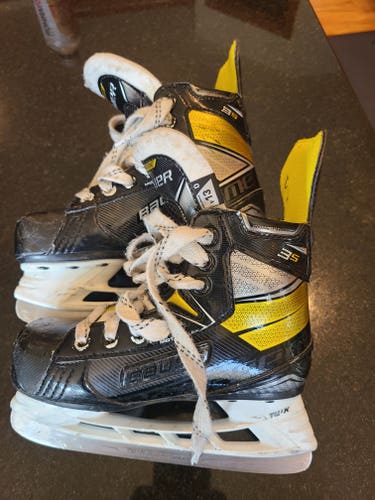Youth Used Bauer Supreme 3S Hockey Skates Regular Width Size 13